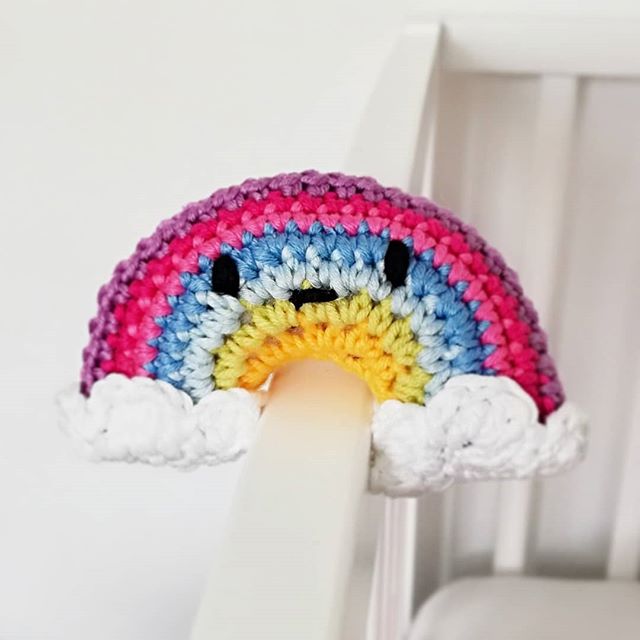 Instagram - Dziś projekt mojego syna. Ja byłam tylko podwykonawcą. Konsultowaliśmy każdy element ;)#little #crochet #rainbow#coronavirus #coronarainbow #littleone #szydełkowezabawki #szydełko #tęcza